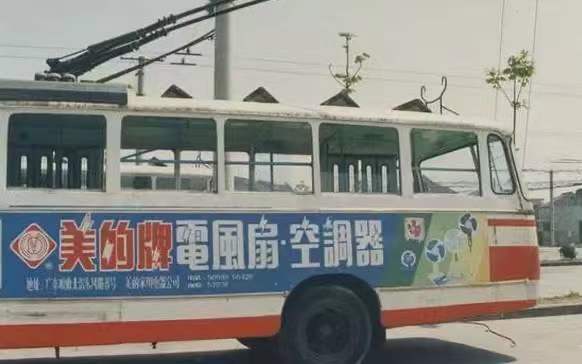 公交车体展板.jpg